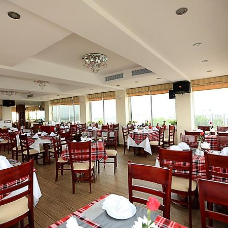 Moon View Hotel - 65 Cua Bac - By Bay Luxury Hanoi Buitenkant foto