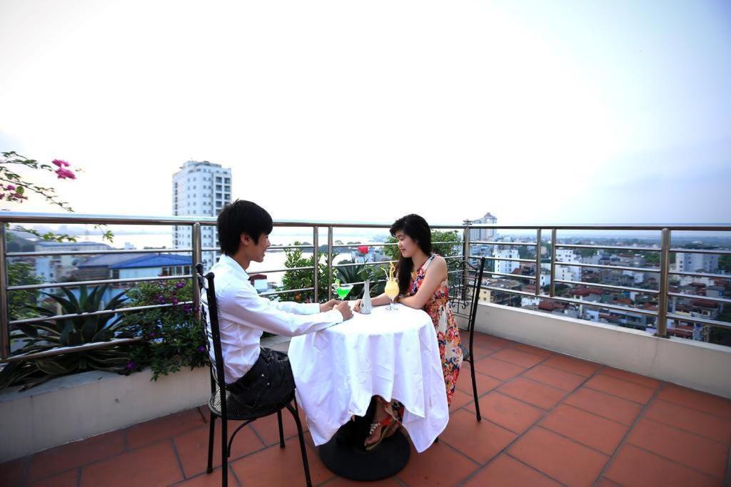 Moon View Hotel - 65 Cua Bac - By Bay Luxury Hanoi Buitenkant foto